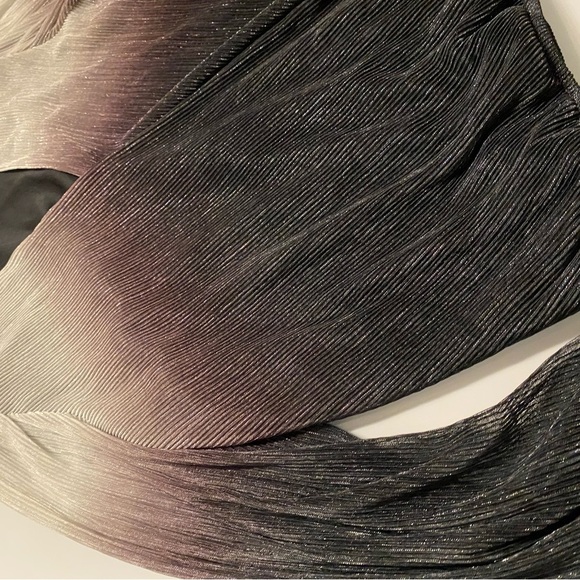 Suzy Shier long sleeve satin blouse - Picture 6 of 10